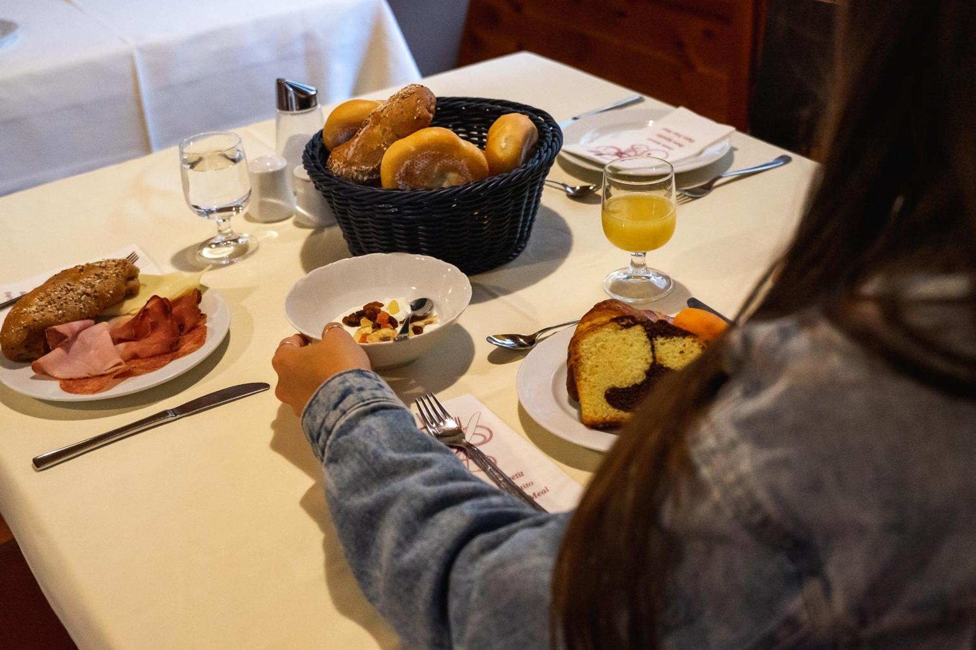 Aparthotel Zum Schloessl Villa Ottone Bagian luar foto