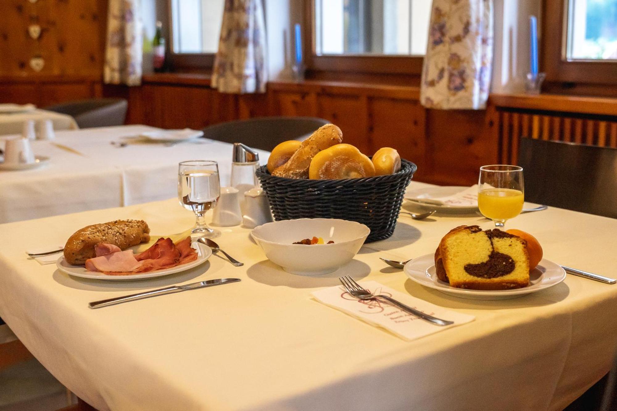 Aparthotel Zum Schloessl Villa Ottone Bagian luar foto