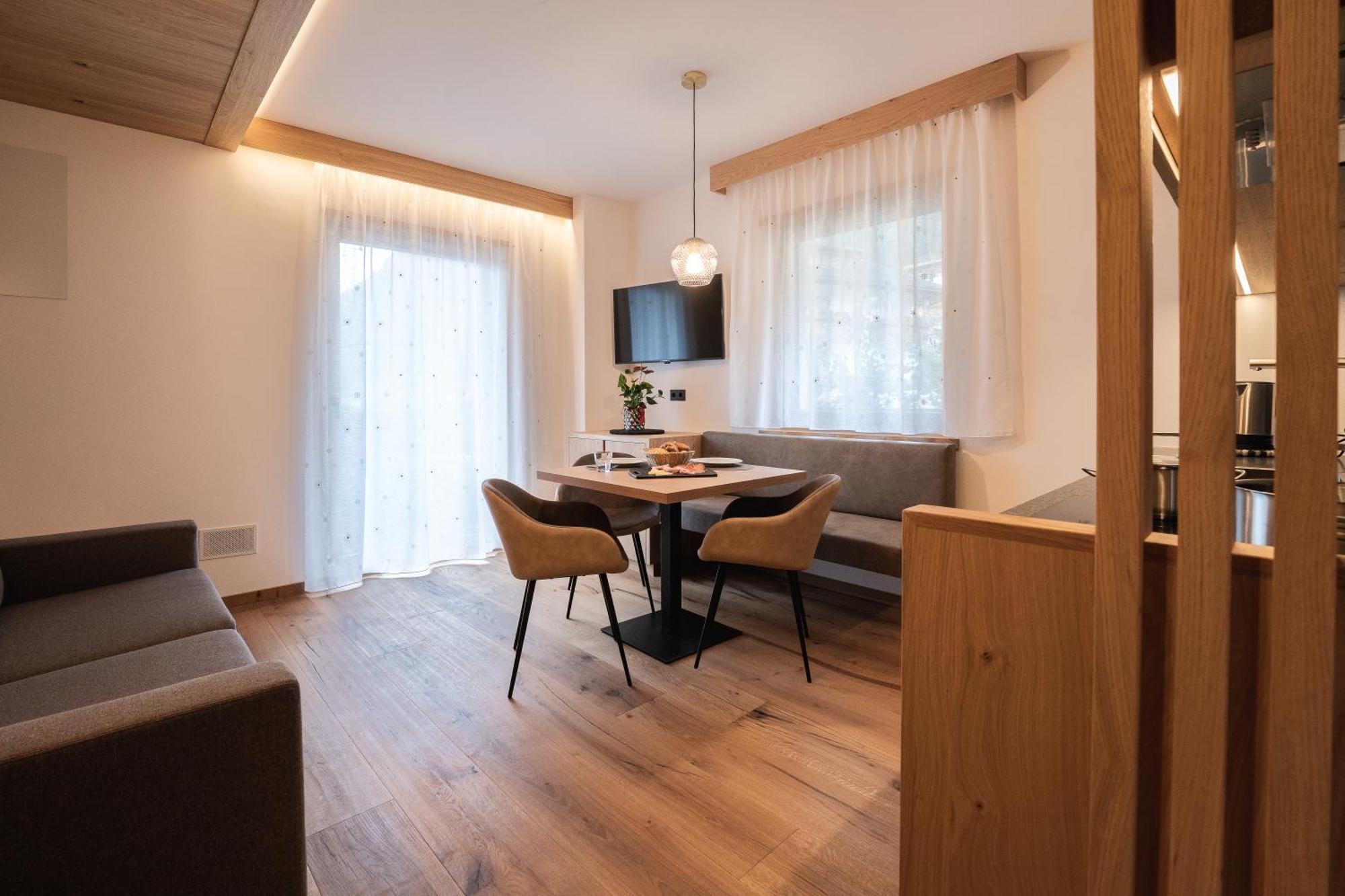 Aparthotel Zum Schloessl Villa Ottone Bagian luar foto