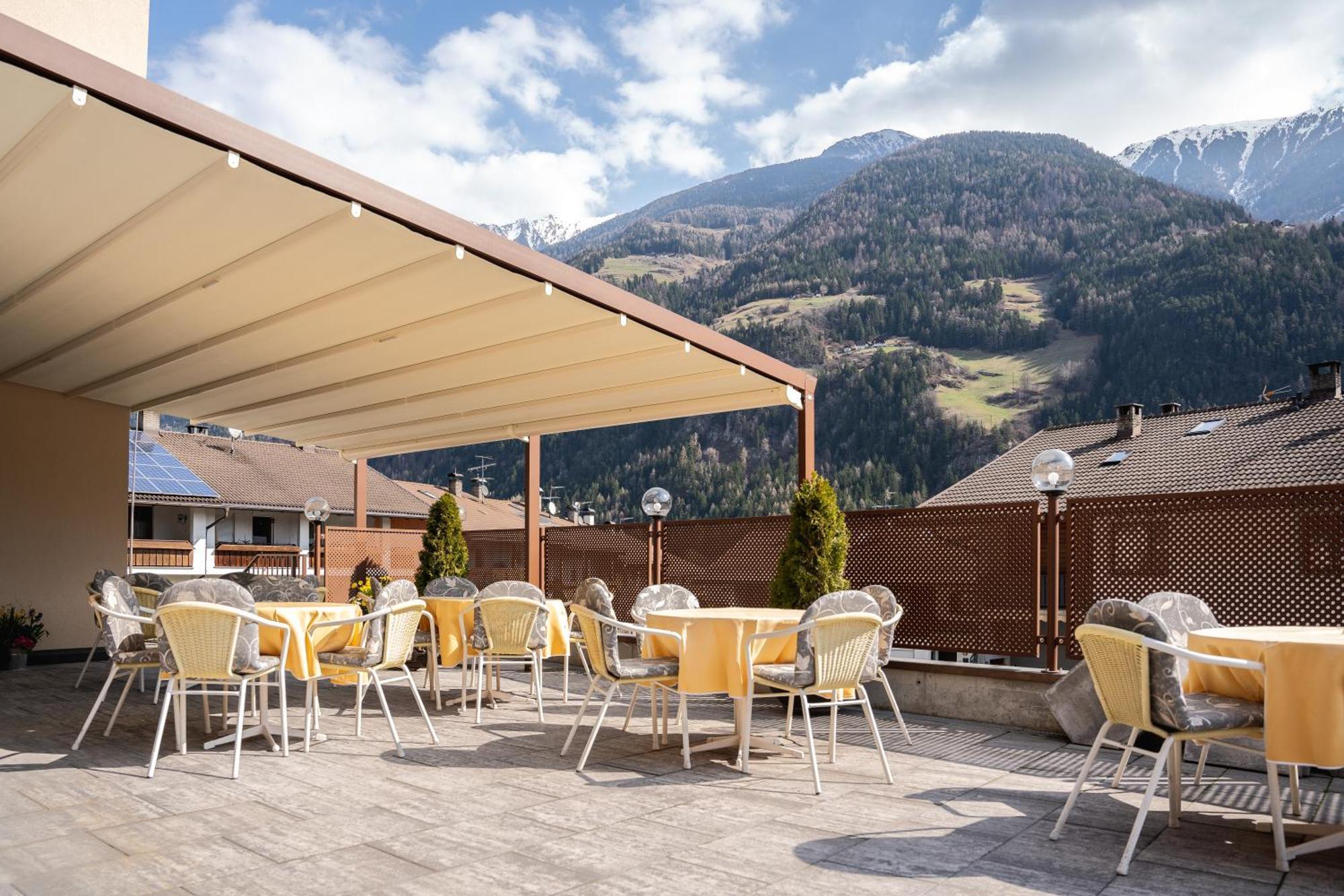 Aparthotel Zum Schloessl Villa Ottone Bagian luar foto