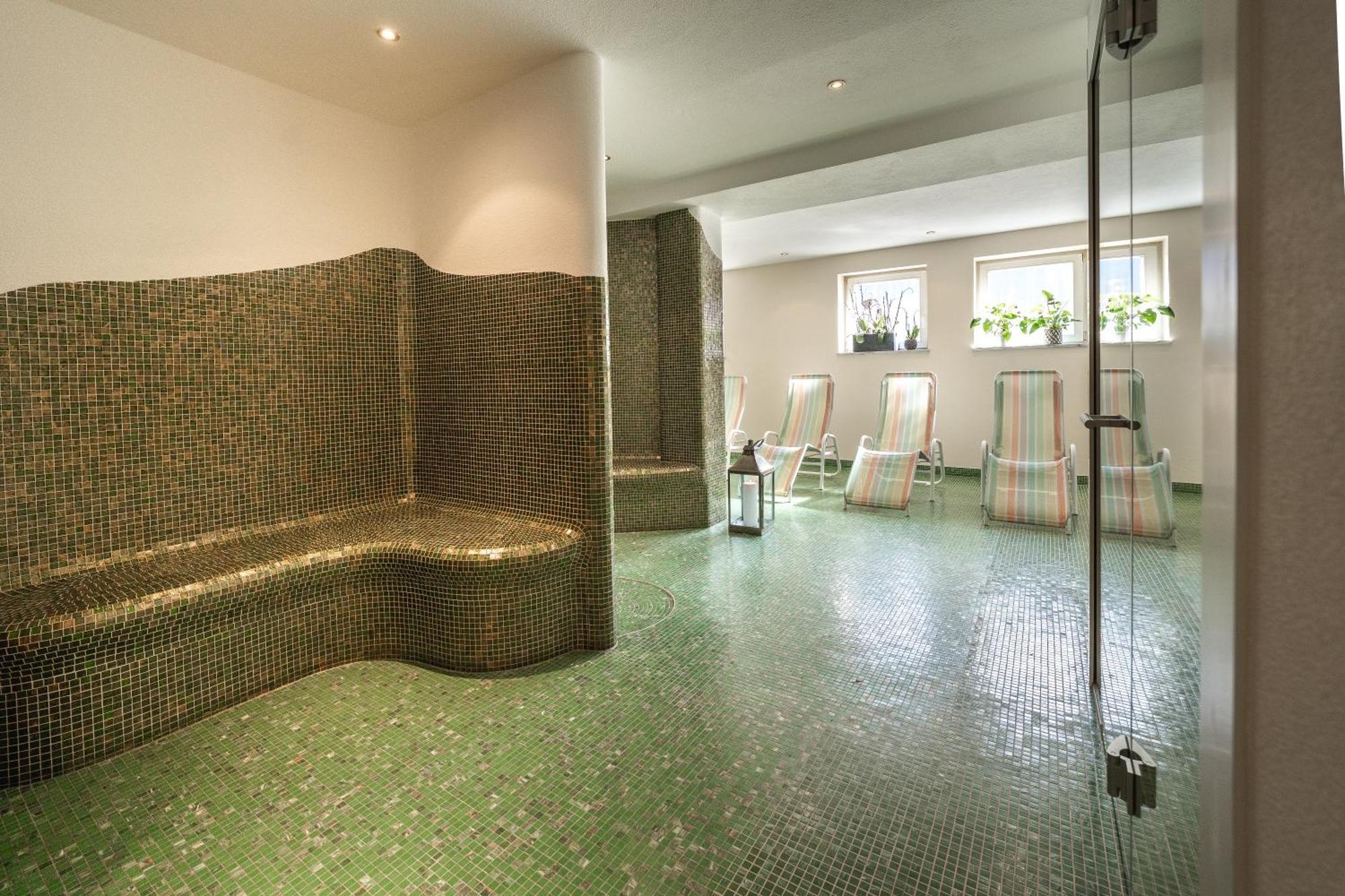 Aparthotel Zum Schloessl Villa Ottone Bagian luar foto